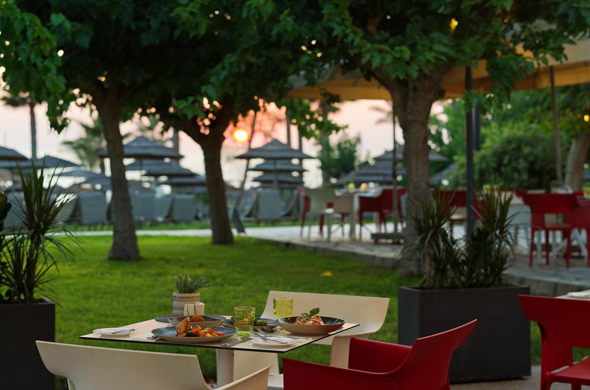 Курортный комплекс St George & (adults Only) Хлоракас